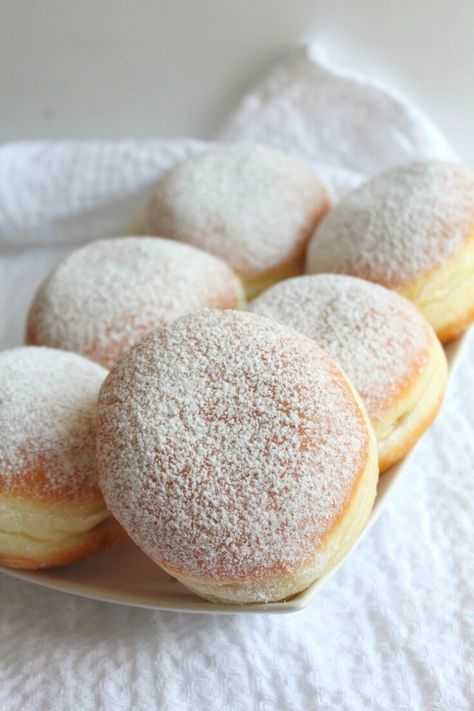 JAM DONUTS RECIPE - Make an easy and simple but yummylicious treat that both kids and adults will love with this foolproof jam donuts recipe! Nothing beats a classic dessert!   #donut #doughnut #jam #dessert #dessertrecipes #desserts #recipe #recipeoftheday #recipeideas #recipeoftheweek #easyrecipe #yummy #delicious Salty Bread, Easy Doughnut Recipe, Fluffy Donut Recipe, Doughnut Recipe Easy, Jam Donut, Homemade Donuts Recipe, Donuts Recipe, Filled Donuts, Homemade Donuts