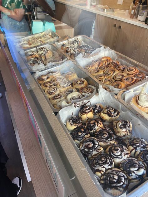 Cinnamon Rolls Display, Cinnamon Roll Display, Cinnamon Roll Packaging For Bake Sale, Cinnamon Rolls Bakery Style, Cinnamon Roll Food Truck, Pop Up Bakery Display Ideas, Cinnamon Bun Bookstore Aesthetic, Donut Shop Cinnamon Rolls, Cinnabon Cinnamon Rolls