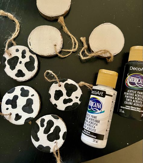 Cow Print Christmas Ornaments, Cow Print Crafts, Cow Ornaments Diy, Cow Print Ornaments, Cow Print Diy, Diy Cow Print, Cow Print Christmas, Cow Tree, Cow Ornaments