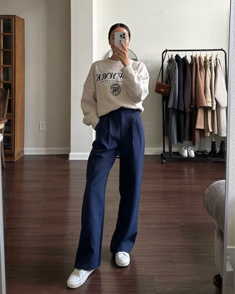 Trousers And Sneakers Outfit, Navy Trousers Outfit Women, Work Outfit Business Casual, Blue Trousers Outfit, Navy Pants Outfit, Work Outfit Casual, Life With Jazz, Friday Outfit For Work, Blue Pants Outfit