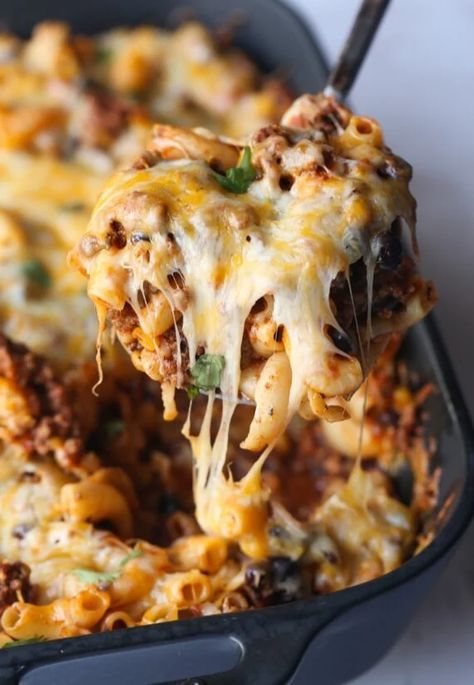 This Cheesy Chili Mac Casserole is the ultimate comfort food dinner recipe Combine flavor packed chili with macaroni, top it off with cheese and bake! #cookiesandcups #chilimaccasserole #chili #casserolerecipe #dinnnerrecipe Chili Mac Casserole, Cheesy Chili Mac, Chili Mac Recipe Easy, Easy Chili Mac, Cheesy Chili, Chili Casserole, Easy Comfort Food Dinners, Chili Mac Recipe, Macaroni Casserole