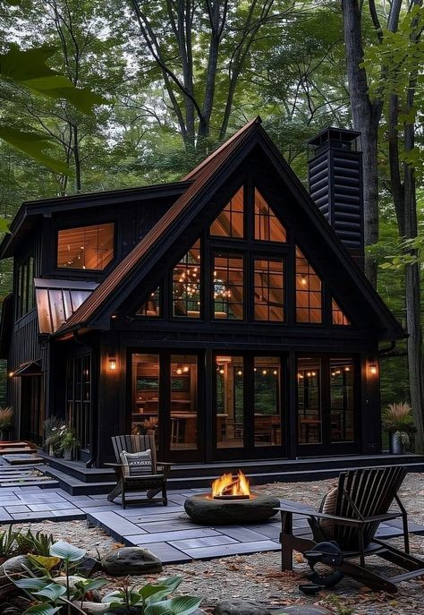 Black Log Cabin Homes, Cozy Cabin Exterior, Cabin Home Exterior, Small Mountain Homes, Modern Cabin In The Woods, Cabin Exteriors, Black Cabin, Paint Color Ideas, Luxury Ski Chalet