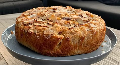 Make use of your fresh homegrown feijoas and whip up this delicious feijoa and coconut desert cake, courtesy of Cass from the Tui Team. Feijoa Cake Recipe, Pear Coffee Cake Recipe, Pear Coffee Cake, Streusel Cake, Streusel Coffee Cake, Pear Cake, Sour Cream Coffee Cake, Sour Cream Recipes, Sour Cream Cake