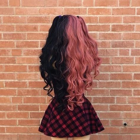 Split Dye Hair Pink And Black, Pretty Dye Hair, Colerd Hair Ideas, Fantasy Colored Hair, Split Dye Color Ideas, Cute Hair Dye Ideas For Wavy Hair, Hair Color Ideas Bright Colors, Dyed Hair Two Colors, Split Pink Hair