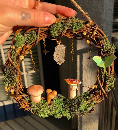 Cottagecore Diy Crafts, Cottage Core Diy, Cottage Core Crafts, Cottagecore Diy, Mushroom Wreath, Cottagecore Crafts, Cottagecore Christmas, Moss Wreath, Cottage Core Decor