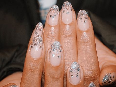 23 Glitter Ombré Nail Designs For Your "Bejeweled" Era Taylor Swift Nails, Diamond Nail Designs, Glitter Gradient Nails, Snowflake Nail Design, Ombre Manicure, Nagellack Trends, Ombre Nails Glitter, Ombre Nail Designs, Nail Art Ombre