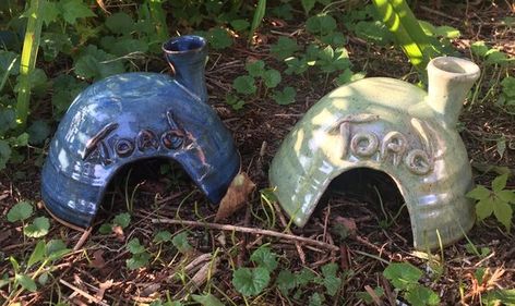 Toad House, Frog House, House Ceramic, Throwing Clay, Pottery Handbuilding, Nocturnal Animals, Garden Pottery, Frog And Toad, Clay Pottery