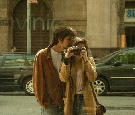 Fotografi Vintage, The Love Club, Foto Poses, Foto Inspiration, 인물 사진, Fotografi Potret, Couple Aesthetic, Hopeless Romantic, Taking Pictures