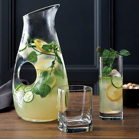 7 Pitchers You Need This Summer (and Perfect Batch Drinks to Fill Them) تصميم داخلي فاخر, Drink Pitcher, Porte Decorate, Smink Inspiration, Bormioli Rocco, Glass Carafe, Old Fashioned Glass, Cool Kitchen Gadgets, Glass Pitchers