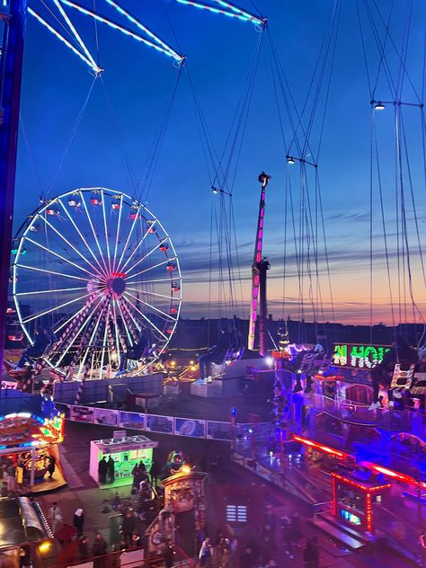 Fun Fair Images, Friends Festival Aesthetic, Fair At Night Aesthetic, Fair Rides At Night, Fairs At Night, Funfair Aesthetic Night, Fair Aesthetic Night, Fair Date Aesthetic, Fun Fair Aesthetic