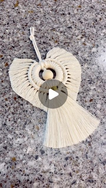 Macrame Angel Pattern Free, Macrame Angel Tree Topper, Diy Angel Ornaments How To Make, Macrame Angle, Macrame Angels Diy, Angel Crafts Christmas, Macrame Angel Diy, Christmas Macrame Ideas, Macrame Angel Tutorial