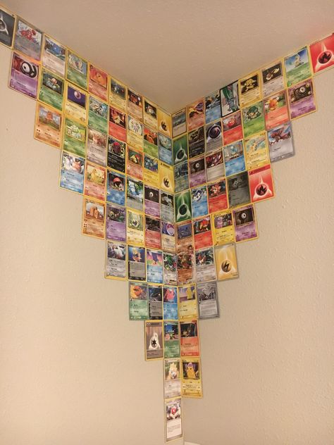 Upcycling, Pokemon Card Decor Ideas, Pokemon Card Wall Decor, Cards On Wall Decoration, Pokemon Card Decorations, Pokemon Card Decor, Pokemon Card Wall Display, Pokemon Interior, Pokemon Home Decor