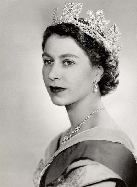 The Queen of England, Queen Elizabeth II.                                                                                                                                                     More Princesa Elizabeth, Young Queen Elizabeth, Rainha Elizabeth Ii, Reine Elizabeth Ii, Reine Elizabeth, Estilo Real, Elisabeth Ii, The Royal Collection, Princess Elizabeth