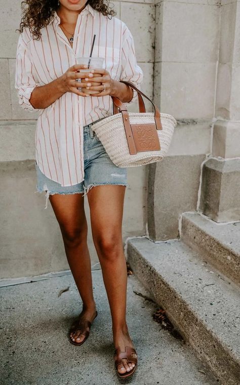 Summer Style // Summer outfit idea. Summer 24 Outfit Ideas, Summer Mom Aesthetic, Summer Mum Outfits, Cookout Outfit Summer Casual, Summer Mom Outfits 2024, Mom Jean Shorts Outfit, Sports Mom Outfit Summer, Boat Outfit Women, Summer Casual Outfits For Women