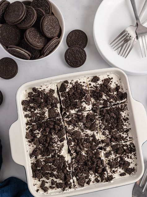 Overhead shot of a pan of icebox cake with oreo cookies on the side, a stack of plates and forks for serving. Oreo Icebox Cake, Oreo Dessert Recipes, Fridge Cake, Oreo Thins, Icebox Cake Recipes, Easy No Bake Desserts, Oreo Dessert, Icebox Cake, Homemade Whipped Cream