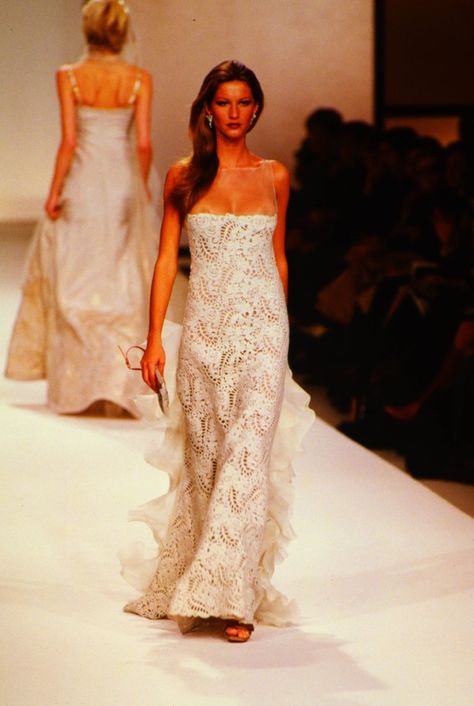 Vintage Runway Vault Couture, Haute Couture, Gisele Bundchen 90s Runway, 2000 Runway Fashion, Gisele Bundchen Runway, 2000s Runway Fashion, Iconic Runway, Collage Fashion, 90s Glam