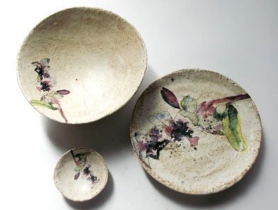 I love these beautiful ceramic dishes Handmade Ceramic Bowls, Ceramics Inspiration, Cerámica Ideas, Pottery Plates, Ceramic Vessel, Ceramic Dishes, Glass Ceramic, Pottery Bowls, Ceramic Clay