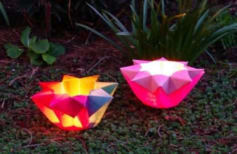 origami star lantern - project from Passengers on a Little Spaceship Practical Origami, Origami Lantern, Folded Paper Stars, Lantern Making, Paper Lamps, Star Origami, Paper Star Lanterns, Star Lantern, Diy Events