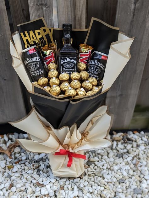 Whiskey Bouquet For Men, Alcohol Bouquet For Men, Men Bouquet Gift, Beer Bouquet For Him, Man Bouquet Ideas, Bouquet For Man, Alcohol Gift Basket, Booze Bouquet, Alcohol Bouquet