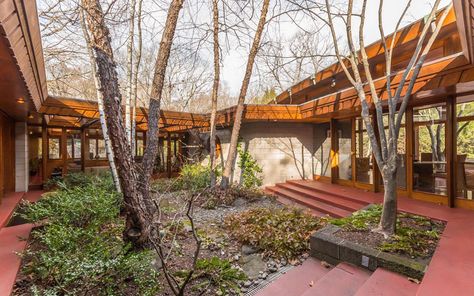 Frank Lloyd Wrights One of a Kind Hemicycle House Goes on Sale House In California, Frank Lloyd Wright Usonian, Modern Courtyard, Frank Lloyd Wright Homes, New Canaan, Frank Lloyd, Frank Lloyd Wright, Lloyd Wright, Mid Century House