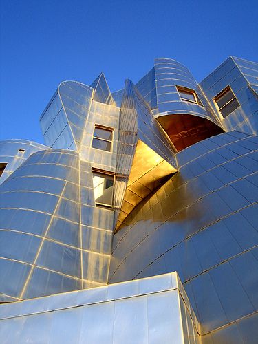 Weisman Art Museum, Minneapolis, Minnesota, United States Deconstructivism Architecture, Weisman Art Museum, Deconstructivism, Interesting Architecture, Louis Kahn, Steven Holl, Bjarke Ingels, Photography Color, Santiago Calatrava