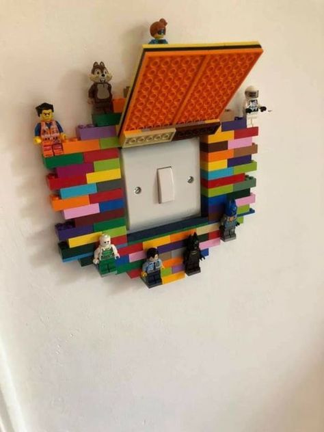 Lego Desk, Lego Diy Crafts, Lego Room Decor, Lego Bedroom, Seni Resin, Hacks To Try, Lego Decorations, Lego Boxes, Lego Wall