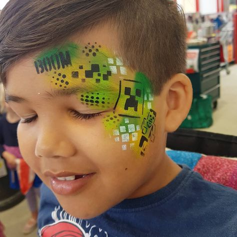 Minecraft graffoti eye #justfacepainting #facepainting #facepaintshare #facepaintingbrisbane #graffitieyes #onthejob Minecraft Face Paint Easy, Face Painting Minecraft, Minecraft Facepainting, Creeper Face Paint, Minecraft Face Paint, Pokemon Face Paint, Minecraft Makeup, Boy Face Paint, Face Paint Stencils