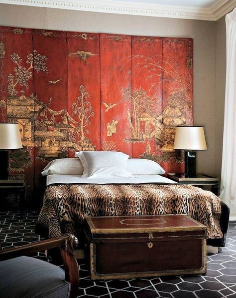 Chinoiserie screen as headboard Screen Headboard, Chinese Furniture Design, Asian Bedroom Decor, Asian Bedroom, Chinese Interior, Asian Interior, Asian Homes, Asian Home Decor, Chinese Furniture