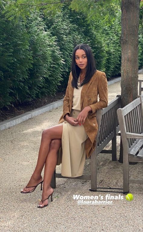 laura harrier Creative Selfie, Laura Harrier, Movie Black, Beige Outfit, Tennis Club, Black Femininity, Girls Black, Feminine Outfit, Sense Of Humor