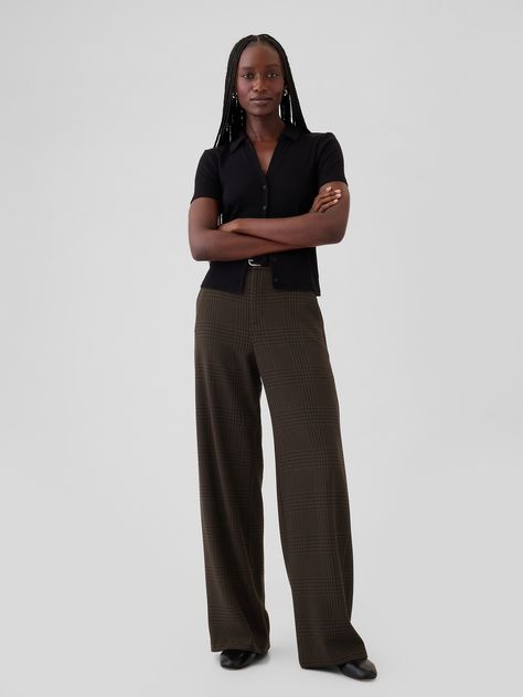 Unisex Business Casual, Corporate Casual Women Office Wear, Alt Buissnes Casual, Brown Slacks Outfit, High Waist Trousers Outfit, Non Binary Formal Wear, 25 Photoshoot, Business Cocktail Attire, Women Business Attire