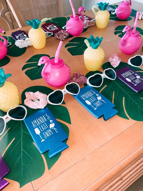 Pool Bachelorette Party Decoration, Bachelorette Beach Party Ideas Decorations, Summer Theme Pool Party, Bachelorette Party Pool Ideas, 16 Pool Party Ideas, 50 Pool Party, Themes For Pool Parties, Pool Party Bachelorette Theme, Pool Party Gift Bags For Adults