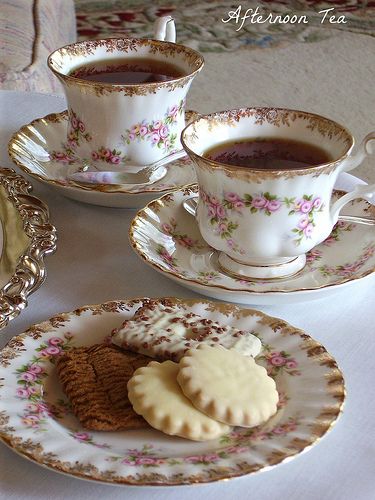 Tea And Cookies, Tea Break, Julia Child, Cups And Saucers, Pretty Food, High Tea, Vintage Tea, Cute Food, Aesthetic Food