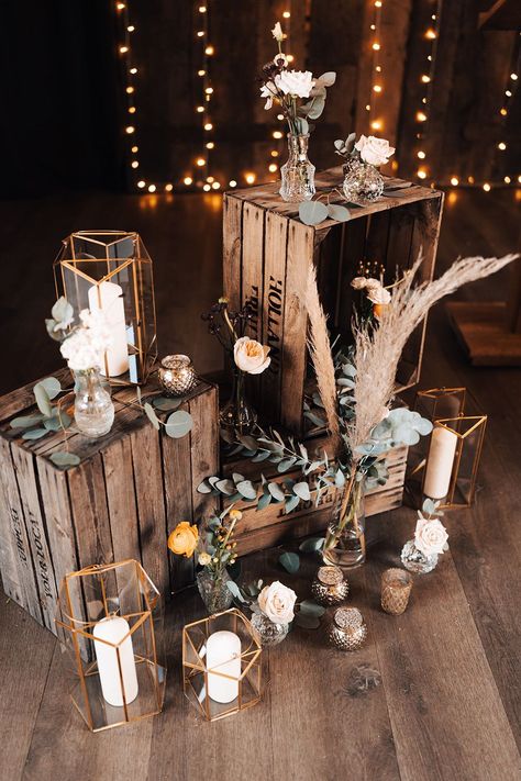 Western Themed Wedding, Rustic Style Wedding, Dream Wedding Decorations, Barn Wedding Decorations, Wedding Lanterns, Barn Decor, Wedding Entertainment, Cute Wedding Ideas, Rustic Barn Wedding