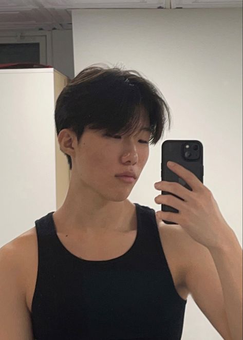 Softboy Haircut, Softboy Hairstyle, Daniel Kwon, Korea Haircut, Guy Haircuts, Japanese Haircut, Bang Man, Asian Bangs, Spidersona Ideas