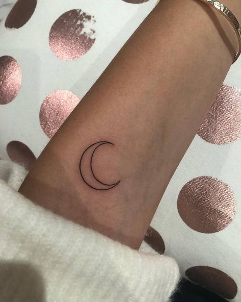 Minimal Tattoo Moon, Crescent Moon Tattoo Ideas, Crescent Moon Tattoos, Moon Tattoo Ideas, Luna Tattoo, Small Moon Tattoos, Moon Tattoos, Hand Tattoos For Girls, Minimal Tattoo Design