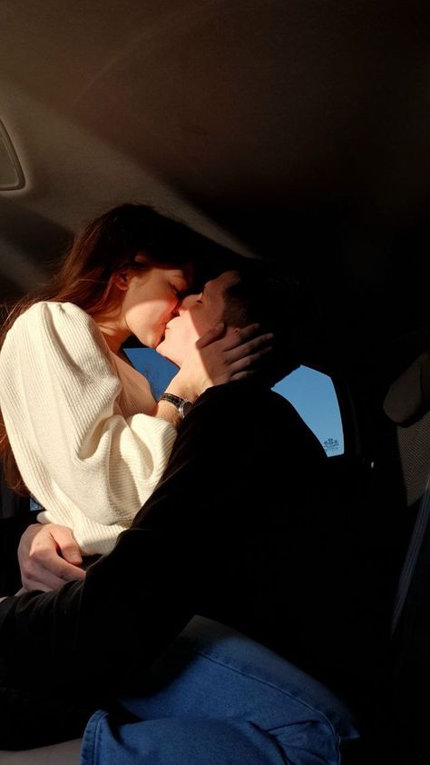 Девушка и парень любовь машина эстетика Girlfriend Sitting Boyfriends Lap In Car, Car Kissing Couples, Sitting In Lap Couple Aesthetic, Couple In Car Aesthetic, New Year Couple, Couple In Car, Interracial Couple Photography, Catch Feelings, The Love Club