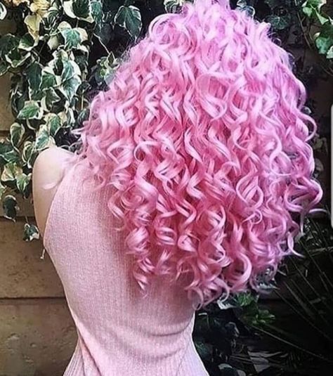 Cauchemars empoisonnés Curly Hair, Hair Colour Ideas, Pink Curly Hair, Curly Hair Color Ideas, Curly Hair Color, Hairstyle Curly, Hair Color Ideas, Color Ideas, A Woman