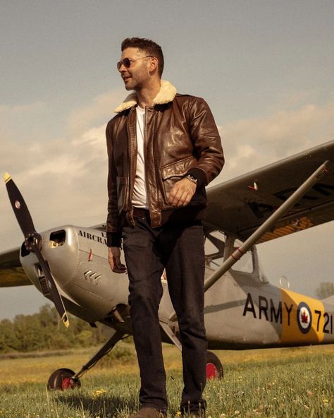 Aviator Outfit Men, Flight Jacket Outfit, Aviator Aesthetic, Pilots Jacket, Pilot Outfit, Pilot Fashion, Pilot Leather Jacket, Leather Jeans Men, Pilot Style