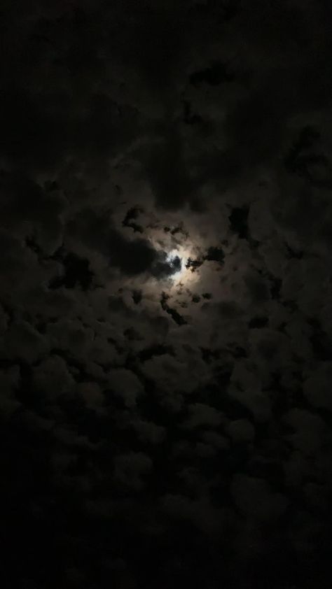 iPhone cam Night Star Video, Moon Snapchat Story Video, Night Sky Snapchat, Night Skies Videos, Cloudy Moon Night Skies, Moon Timelapse Video, Night Aesthetic Snapchat, Night Sky Snapchat Story, Moon Videos Night