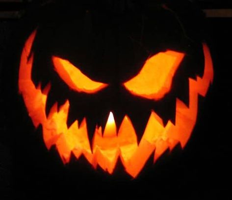 Horror Pumpkin, Scary Halloween Pumpkins, Halloween Pumpkin Carving Stencils, Pumkin Carving, Scary Pumpkin Carving, Pumpkin Carving Ideas, Halloween Pumpkin Designs, Pumpkin Carvings Stencils, Halloween Tattoo