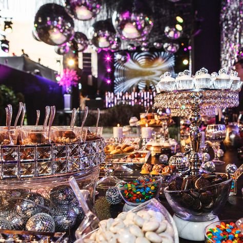 Disco Cake Table, Disco Treat Table, Disco Food Table, Disco Theme Party Food, Disco Party Food Table, Disco Candy Bar, Disco Party Food, Disco Food, Bola Disco