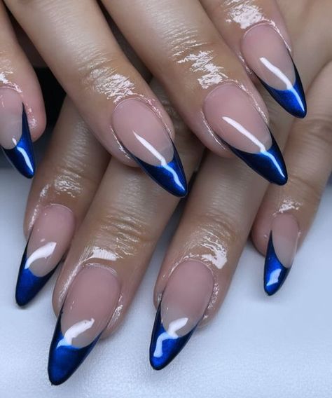 Blue Holographic French Tip Nails, Saturno Nails Blue, Blue Chrome Nails Tips, Blue French Tip Ideas, French Blue Chrome Nails, Navy Blue Chrome Nails French Tip, Metallic Blue French Tips, Blue French Design Nails, Blue Chrome French Tip Nails Almond