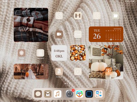 Organisation, Halloween Ipad Homescreen, Home Screen Organization Ipad, Ipad Widget Setup, Ipad Halloween Wallpaper Aesthetic, Fall Ipad Setup, Fall Phone Organization, Ipad Homescreen Ideas Halloween, Fall Ipad Homescreen