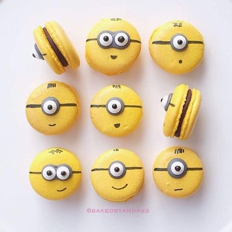 Minions Desserts, Macarons Ideas, Minion Cakes, Macaron Flavors, Minion Birthday Party, Macaron Cookies, A Minion, Minion Cake, Kid Desserts