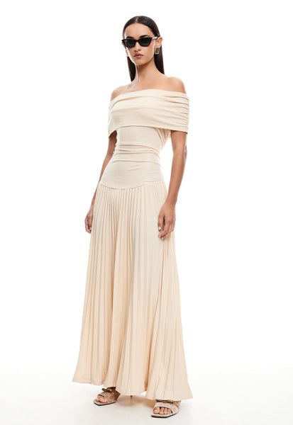 Maxi Dress For Reception, Luxury Fitted Daywear Gown, Fall Dress Maxi, Dress To Impress Maxi, Luxury Silk Satin Maxi Dress, Champagne Maxi Dresses, Neutral Occasion Dress, Luxury Fitted Maxi Bottoms, Beige Off Shoulder Formal Dress