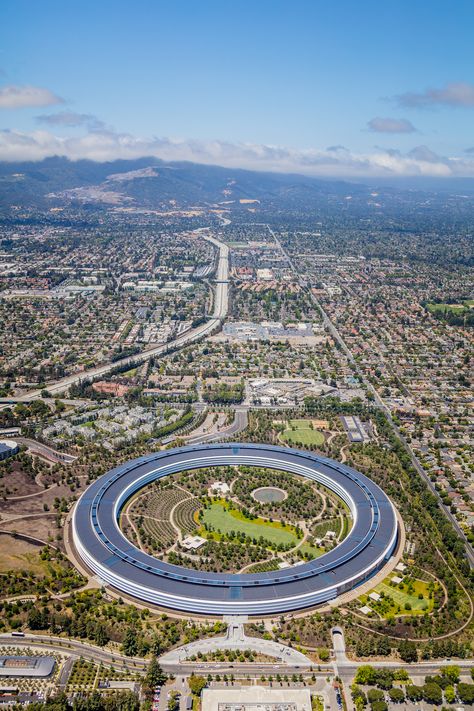 Apple Hq, Apple Store Design, Apple Headquarters, Avant Garde Architecture, City Skylines Game, Circular Buildings, Apple Park, Popular Places, La Jolla Cove