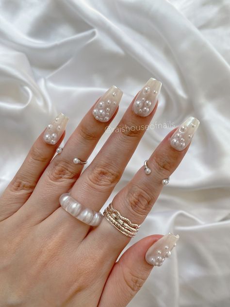 Bridal Press On Nail Set, Pearl Applique Nails, White Chrome Nails With Pearls, Baddie Wedding Nails, Pearl And Diamond Nails, Coffin Pearl Nails, Bridal Shower Nail Ideas, Bridal Nails Pearl, Bridal Nails White