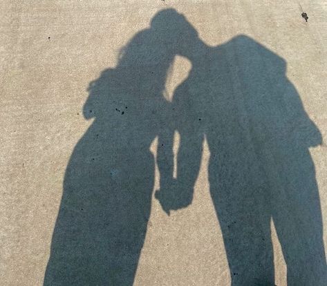 Thor Girl, Couple Shadow, Couples Hidden Face Pics, Friends Sketch, Love Couple Wallpaper, Bf Picture, Shadow Photos, Profile Pictures Instagram, Photo Album Quote