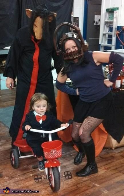 (The Saw Family Halloween Costume)  I love the notion that families can bond over scary movies. Saw Family Costume, Scary Sibling Costumes, Saw Couples Costume, Saw Costume Couple, Horror Family Costumes, Creepy Family Halloween Costumes, Saw Movie Costume, Family Horror Halloween Costumes, Scary Family Halloween Costumes