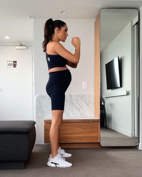 Working Out Pregnant, Pregnancy Workout Outfits, Fit Pregnant Women, Pregnant Exercise, Prenatal Fitness, Hotel Workout, Pregnancy Workout Videos, Pregnancy Memes, Pregnancy Safe Workouts